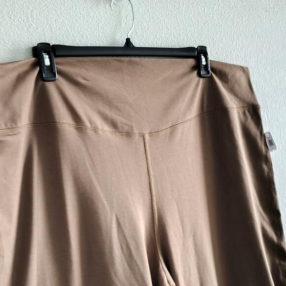 Old Navy Plus Size 4x Brown PowerChill Extra High Rise Wide Leg Crop Legging NEW - Picture 2 of 8